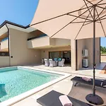 Vila San Antonio With Private Pool In Novigrad *