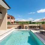 Vila San Antonio With Private Pool In Novigrad