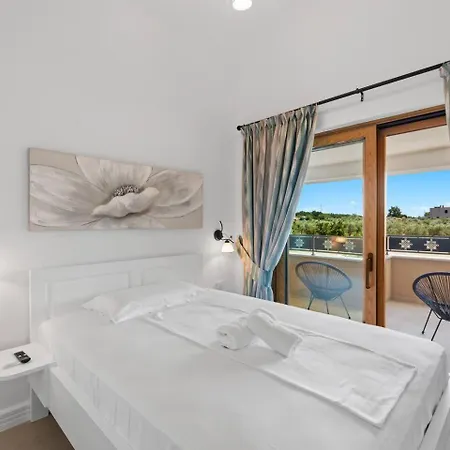 San Antonio With Private Pool In Novigrad *