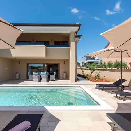 San Antonio With Private Pool In Novigrad Villa