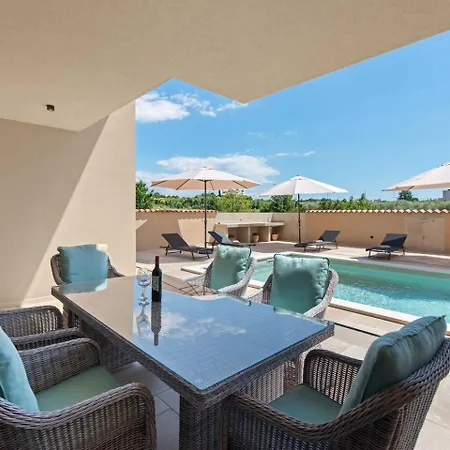 Vila San Antonio With Private Pool In Novigrad Buzinija