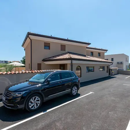 Villa San Antonio With Private Pool In Novigrad