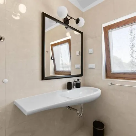 San Antonio With Private Pool In Novigrad * Bužinija