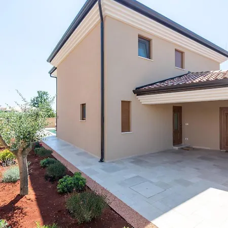 San Antonio With Private Pool In Novigrad Bužinija